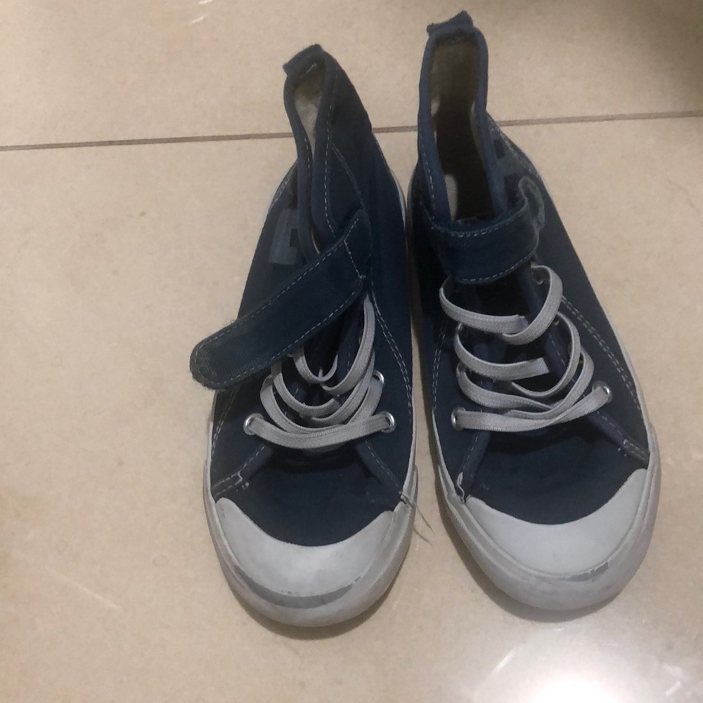 Boys shoes